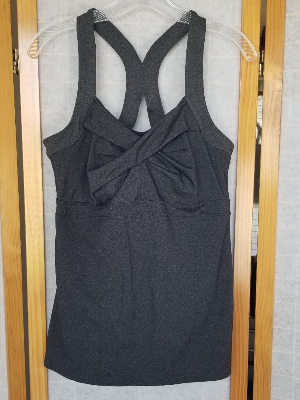 Athleta Top Jaya Yoga Tank Gray Size XL Built in Bra Style 963991 Twist Front